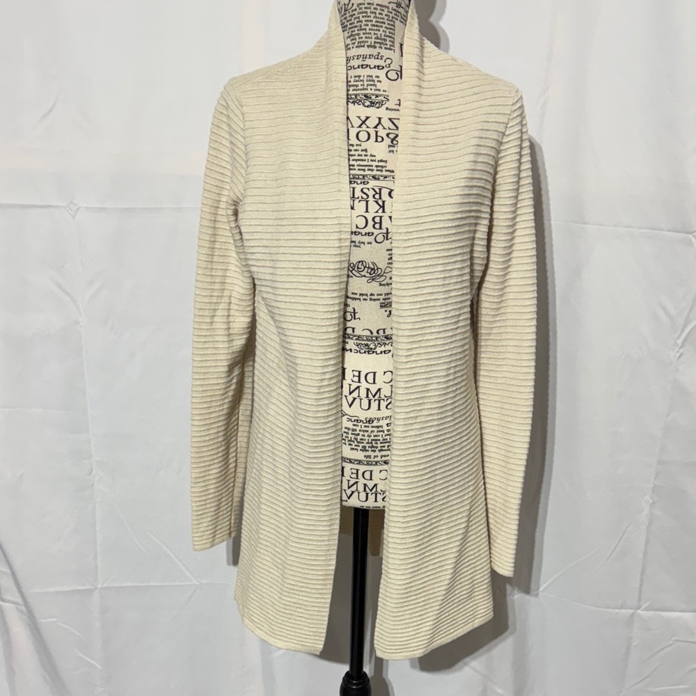💜 2/$15💜 Cyrus Women's Off-White Ribbed Cardigan